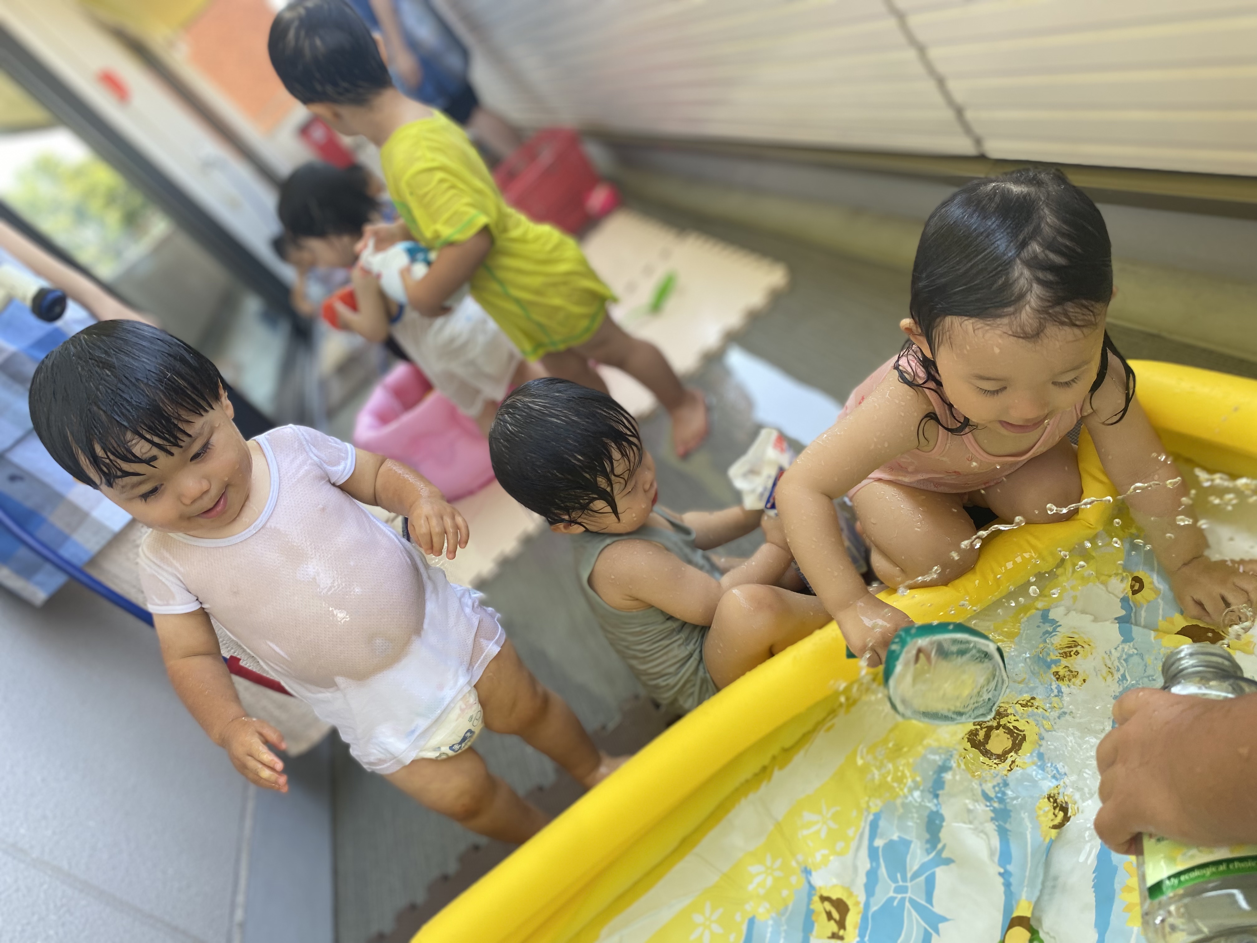 幼稚園シャワー 暑い時には水遊び😁💦 | 神門さんの保育園グループ ブログ